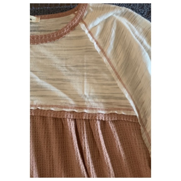 Dusty Pink 2-Toned Flutter Sleeve Top - Picture 6 of 7